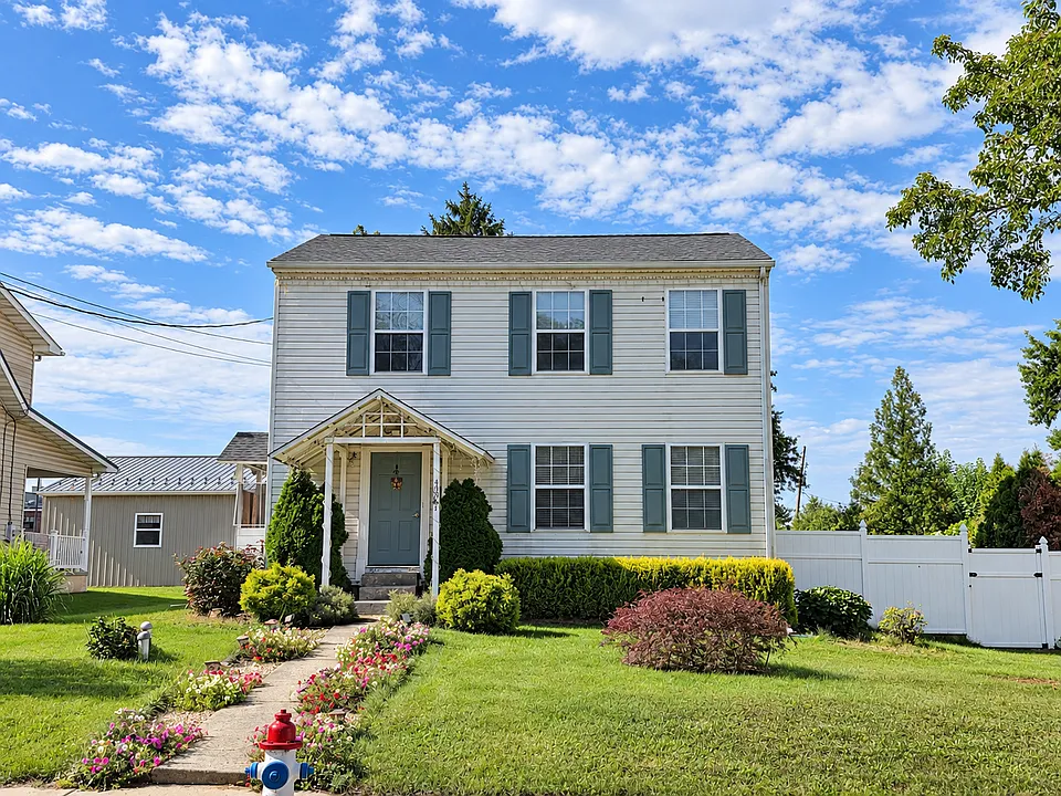 438 Railroad Ave