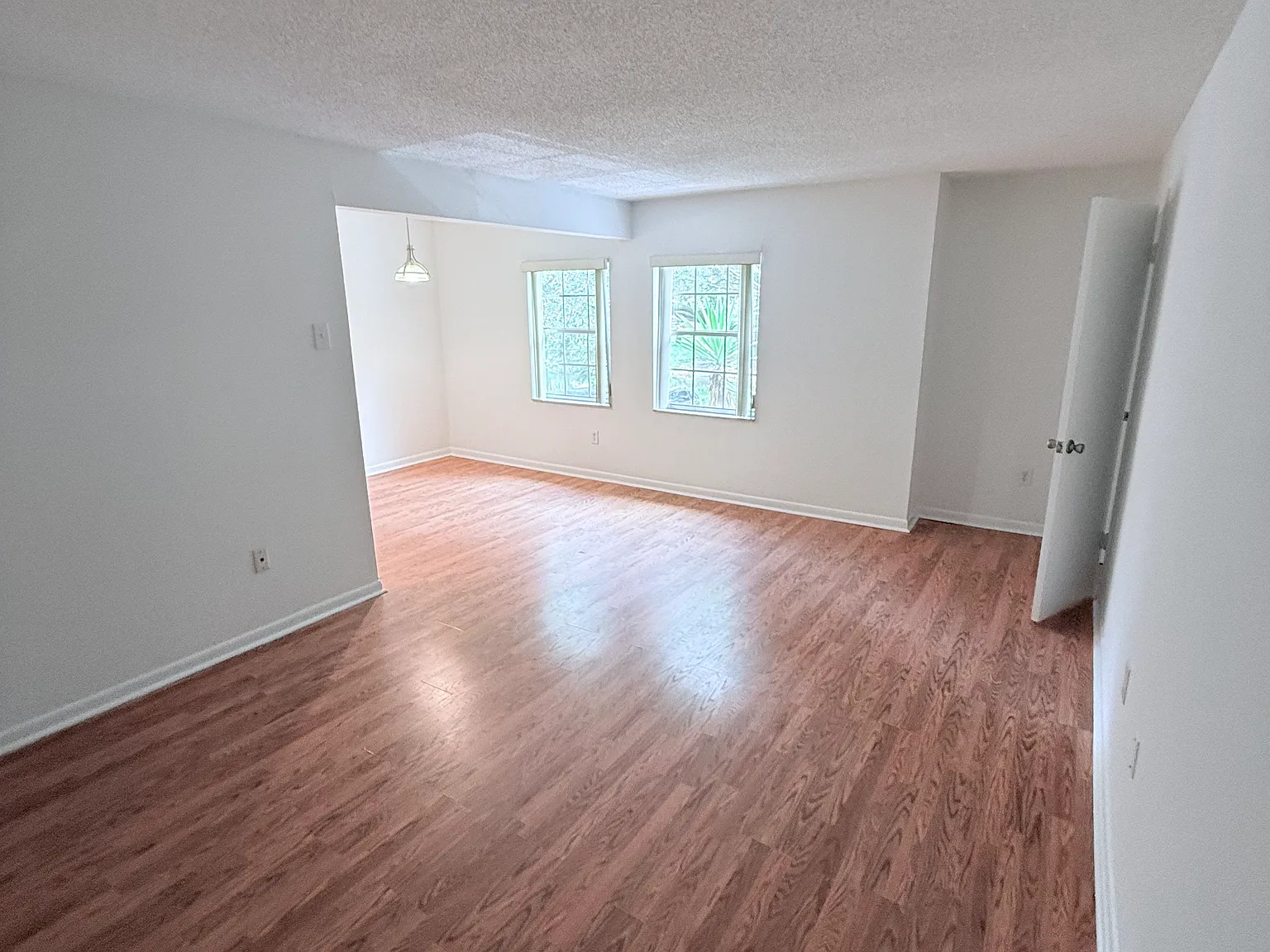 2 bed, 950 sqft, $1,549 — Photo 4