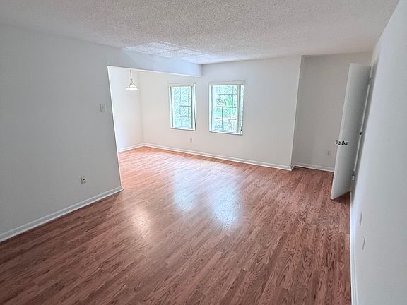 4th image of 2203 S Fern Creek Ave