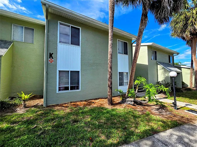 561 Fairways Cir #A — Photo 20