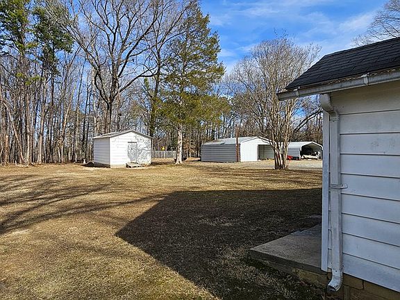 5th image of 518 Edgewood Dr