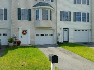 10 Lotus Dr, Martinsburg, WV 25404