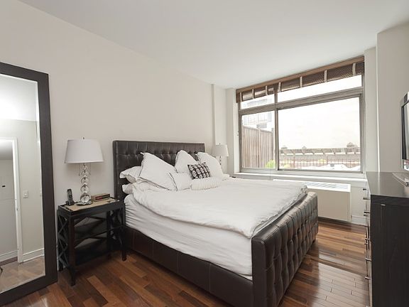 5th image of 99 Jane St APT 1K