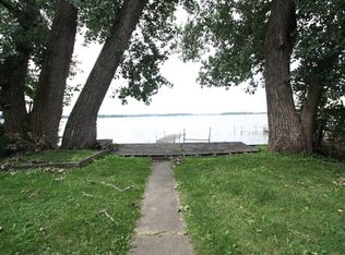 37220 N Stanton Point Rd, Ingleside, IL 60041