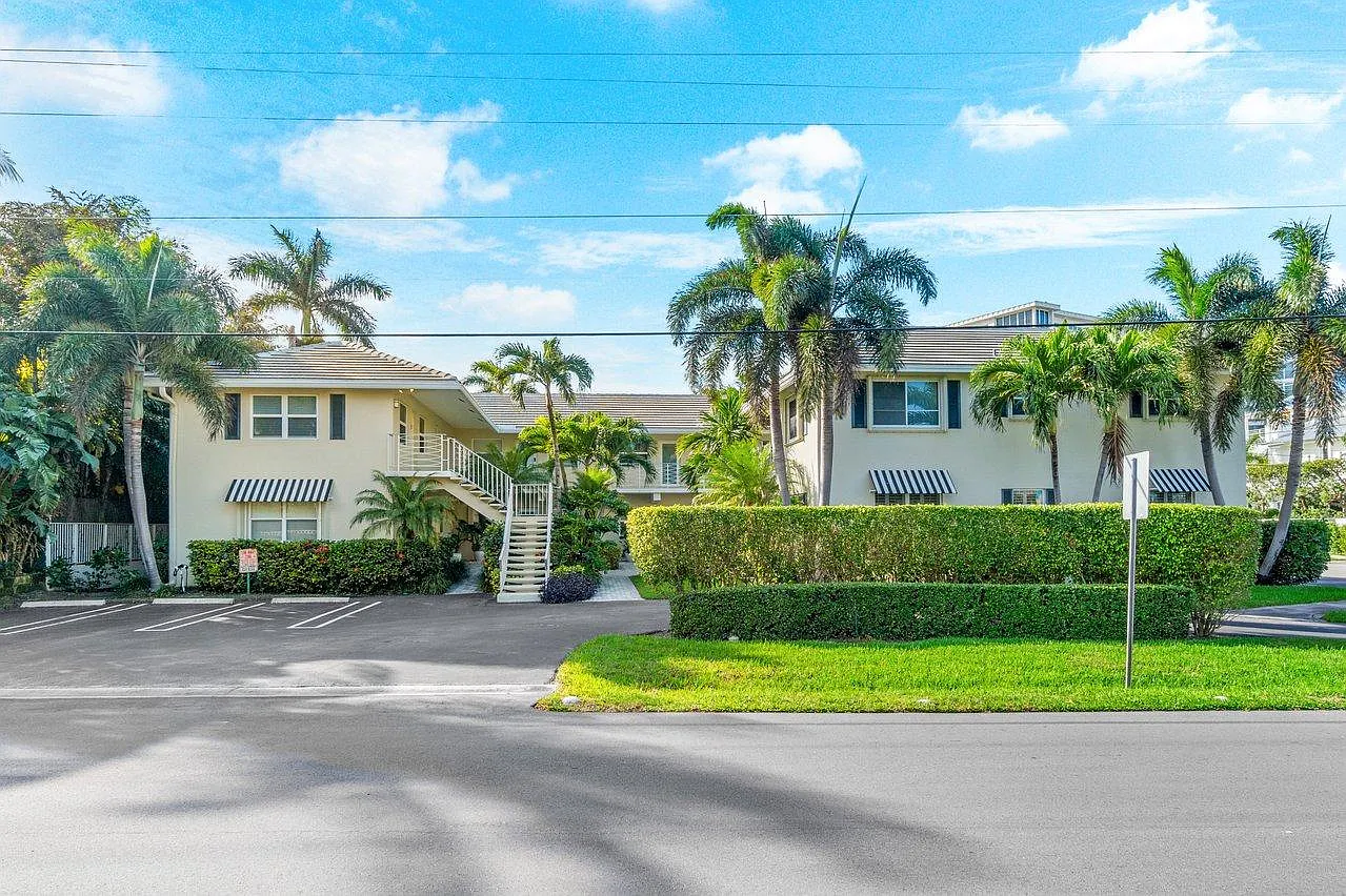 100 Venetian Dr — Photo 1