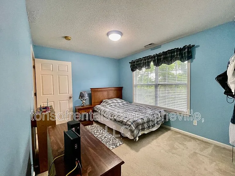 51 Yorktown Cir — Photo 26