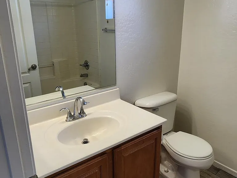 513 E Jasper Dr — Photo 10