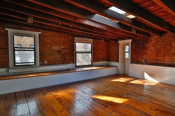 Rented by MNS | media 42