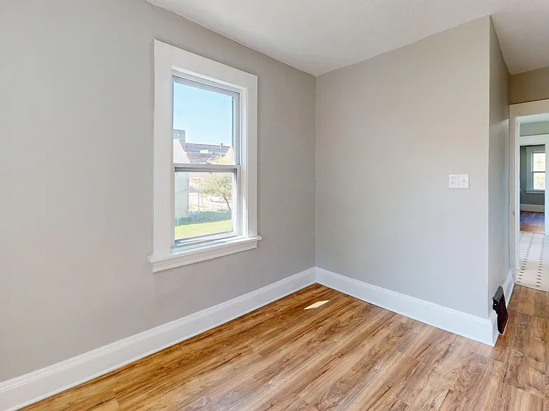 3149 W 32nd St — Photo 26