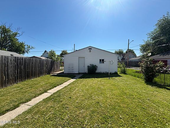 3rd image of 227 Valleywood Dr