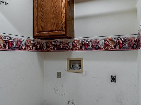 3rd image of 4670 Kynnelworth Dr #401