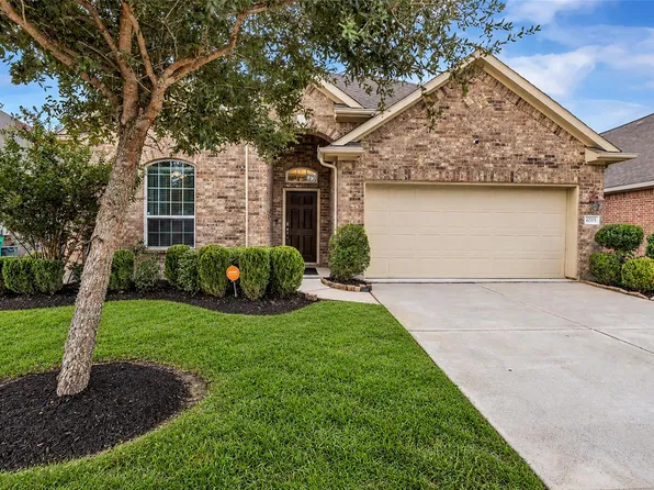 6515 Hunters Trace Ln, Baytown, TX 77521