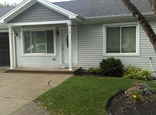 1623 Maness Ct, Sycamore, IL 60178