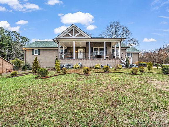 4th image of 353 Country Club Rd