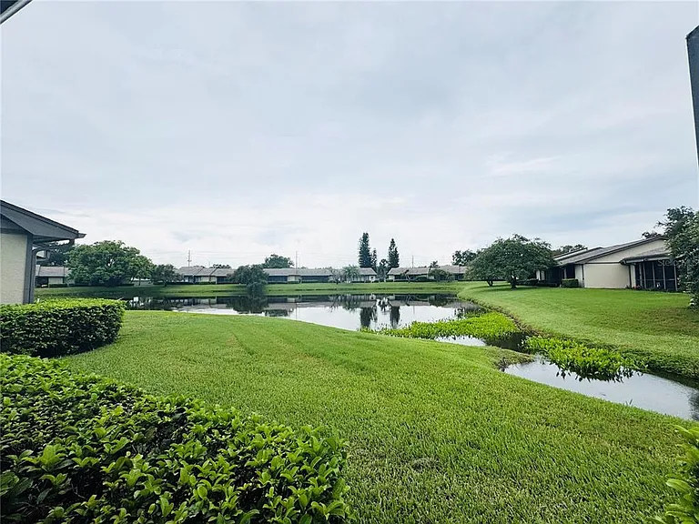 20 Lake Ct — Photo 17