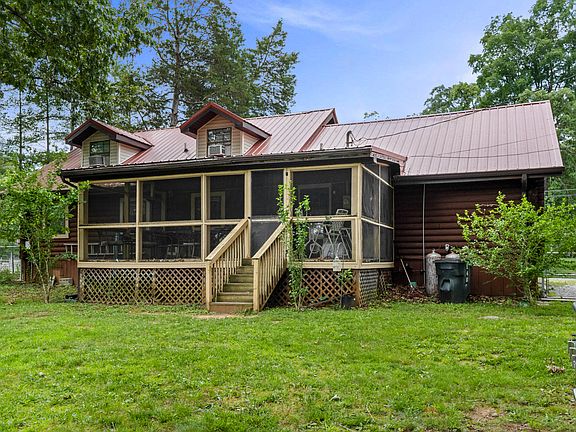 4th image of 946 E Lakeshore Dr