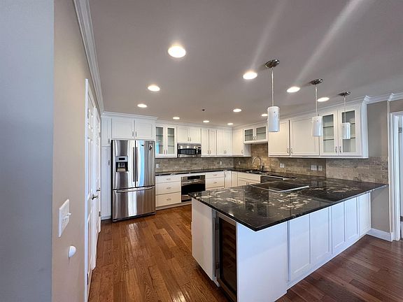 4th image of 44 W Broadway #1105-1