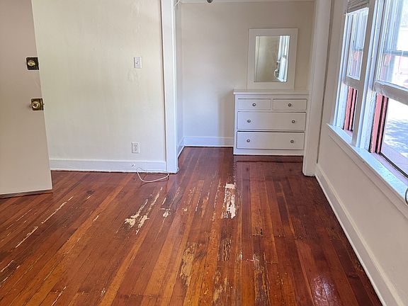 2nd image of 905 Diamond Ave APT 5