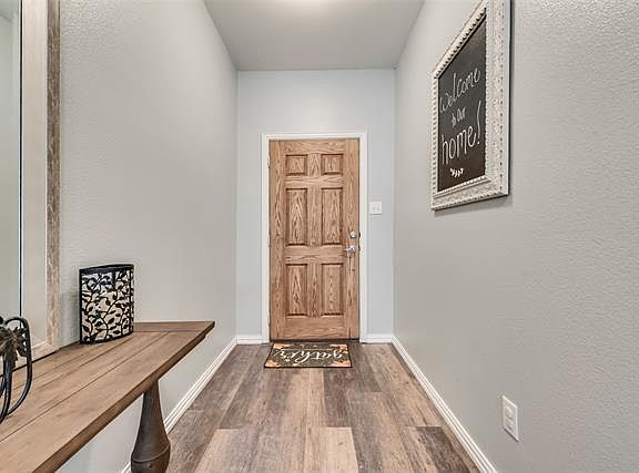 3rd image of 801 Oakmont Dr