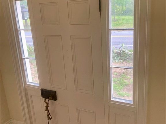 3rd image of 663 Lexington Rd