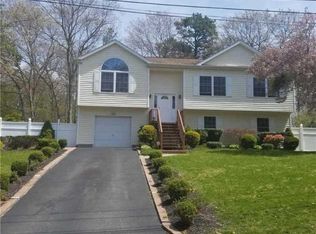 23 Gordon Ave, Medford, NY 11763