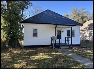 408 Crescent Dr, Macon, MO 63552