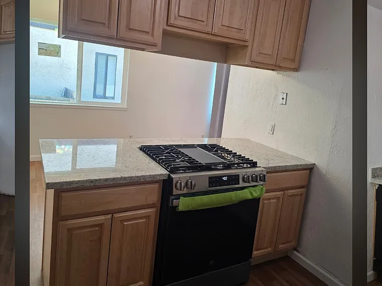 462 Clifton Ave — Photo 9