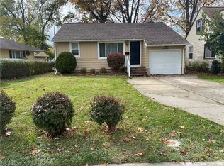 1016 Mannering Rd, Eastlake, OH 44095