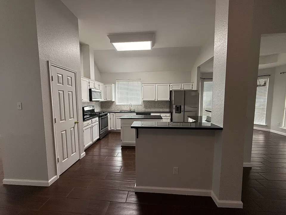 1411 Holveck Dr