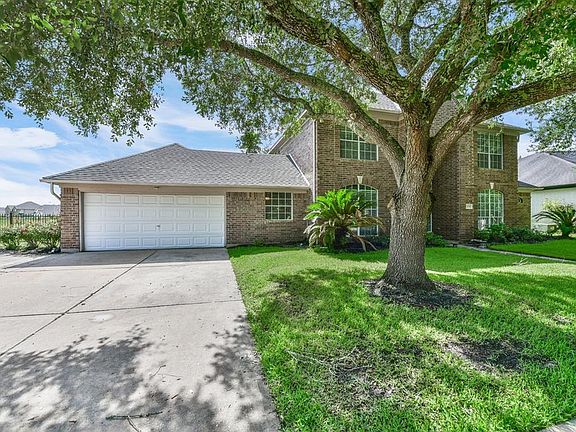 3rd image of 3028 Country Club Dr