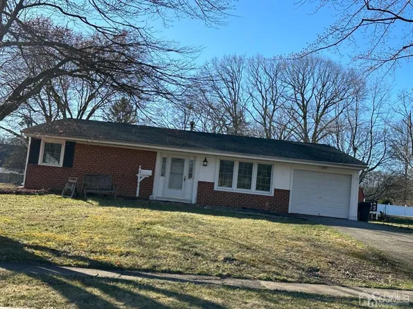 44 Richford Rd, Kendall Park, NJ 08824