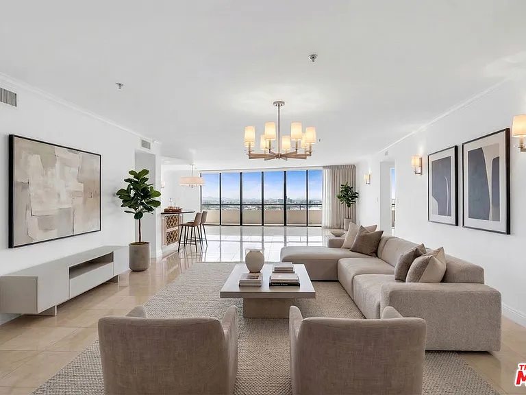 10660 Wilshire Blvd #701 — Photo 2