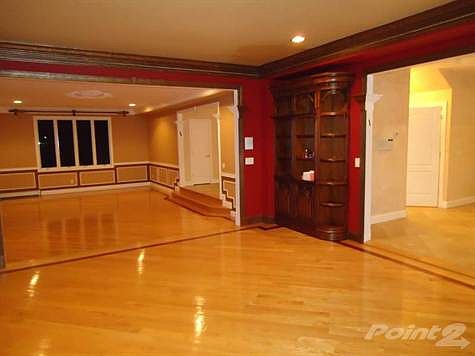 3rd image of 123 Arbutus Ave