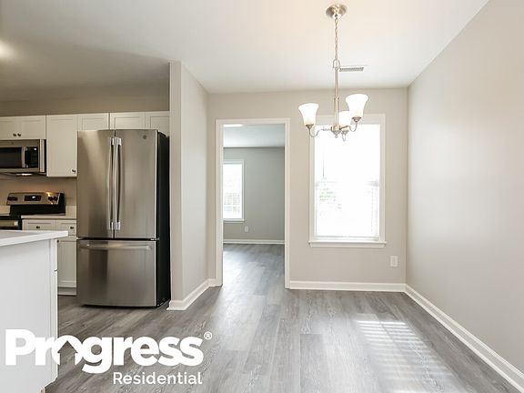 4th image of 2101 Grove Mill Ct