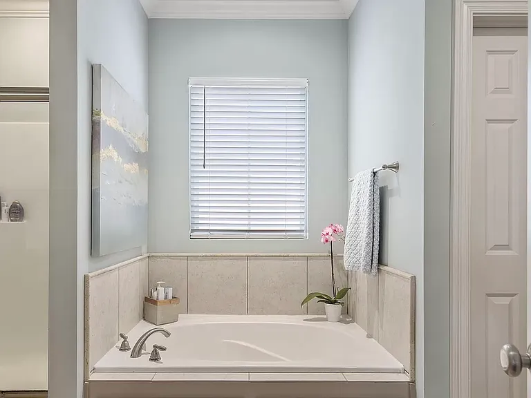 205 Oak Path Dr — Photo 13