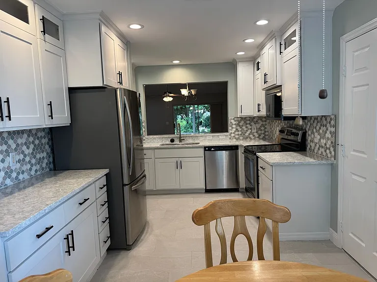 509 Loma Paseo Dr — Photo 2