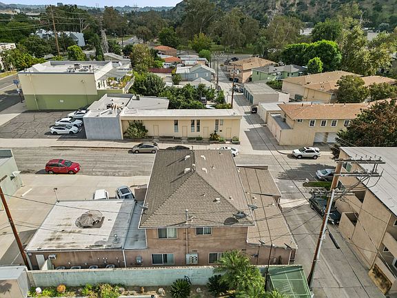 4th image of 1600 Victory Blvd #1604-1/2