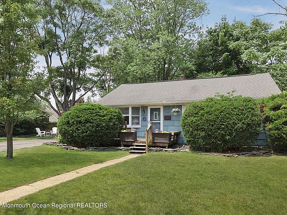 2nd image of 122 Dickinson Avenue
