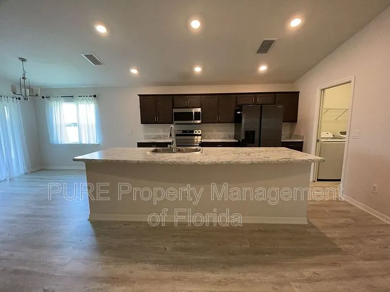 8925 SE 43rd Ave — Photo 2