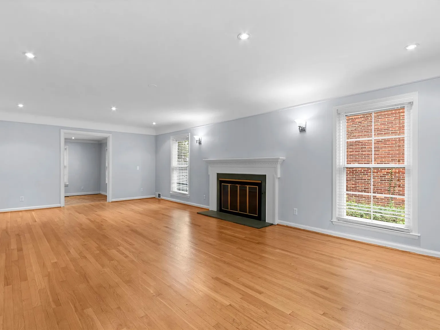 4 bed, 2.5 bath, 2414 sqft, $4,000 — Photo 4