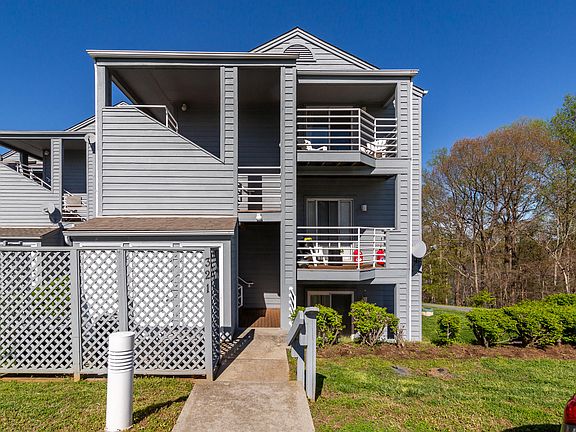 2nd image of 94 Waterside Cir APT A3
