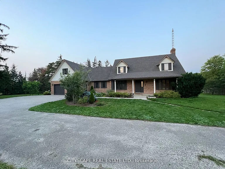 2361 Victoria St N — Photo 16