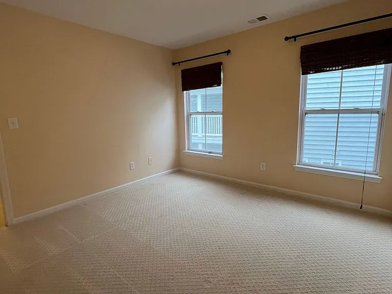 132 Avonshire Dr — Photo 10