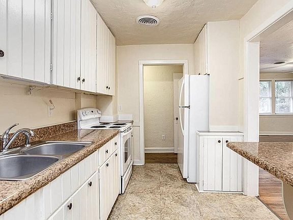 5th image of 113.5 NW 25th St