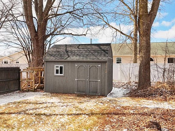 5th image of 640 Lutzke Rd