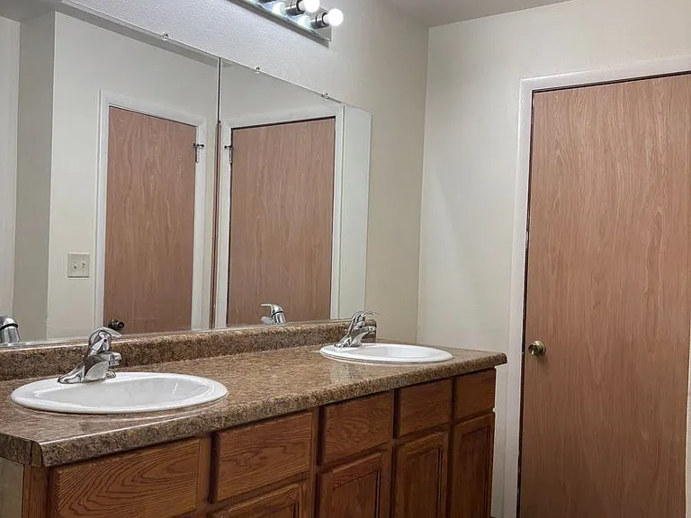 4401-4407 Eastridge Dr — Photo 35