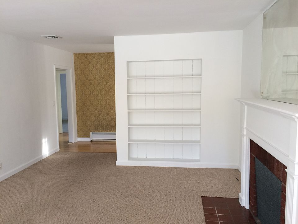 1st image of 336 Willow St E