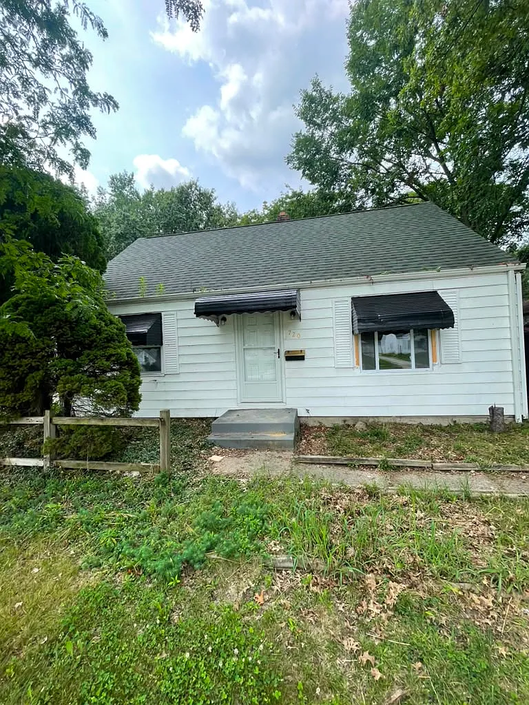 5 bed, 1.5 bath, 1490 sqft, $1,890 — Photo 1