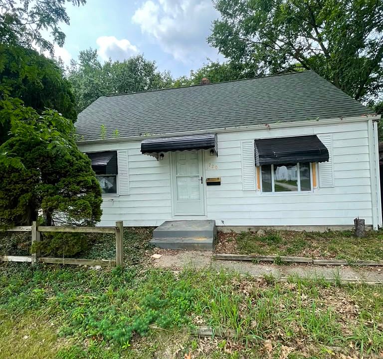 1st image of 720 E 258th St