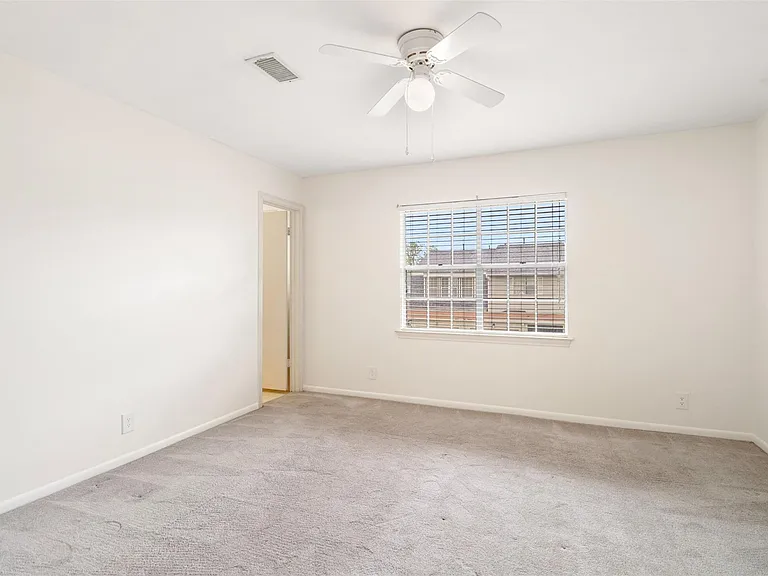 6332 Chevy Chase Dr #16 — Photo 16